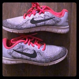 Girls Nike Free shoes 3 1/2 Y EUC